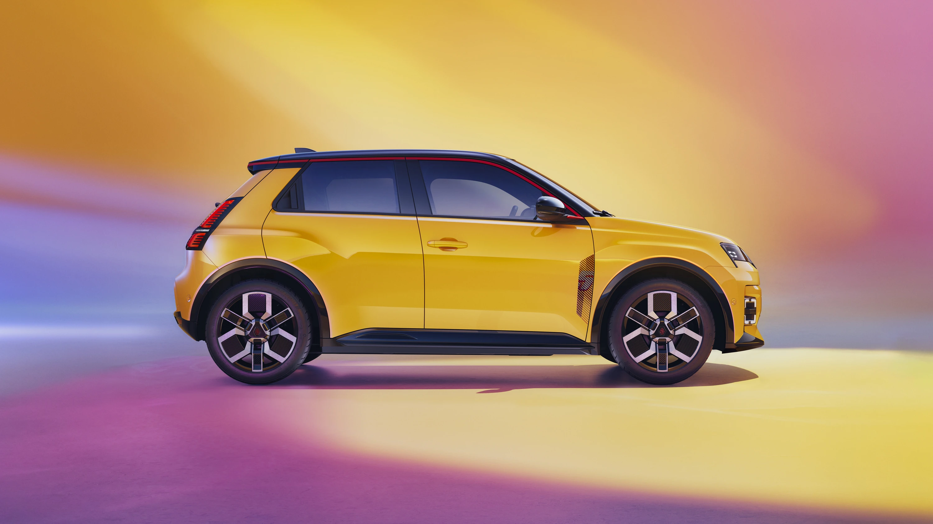 Renault 5 E-Tech 52kWh 150hp exterior view
