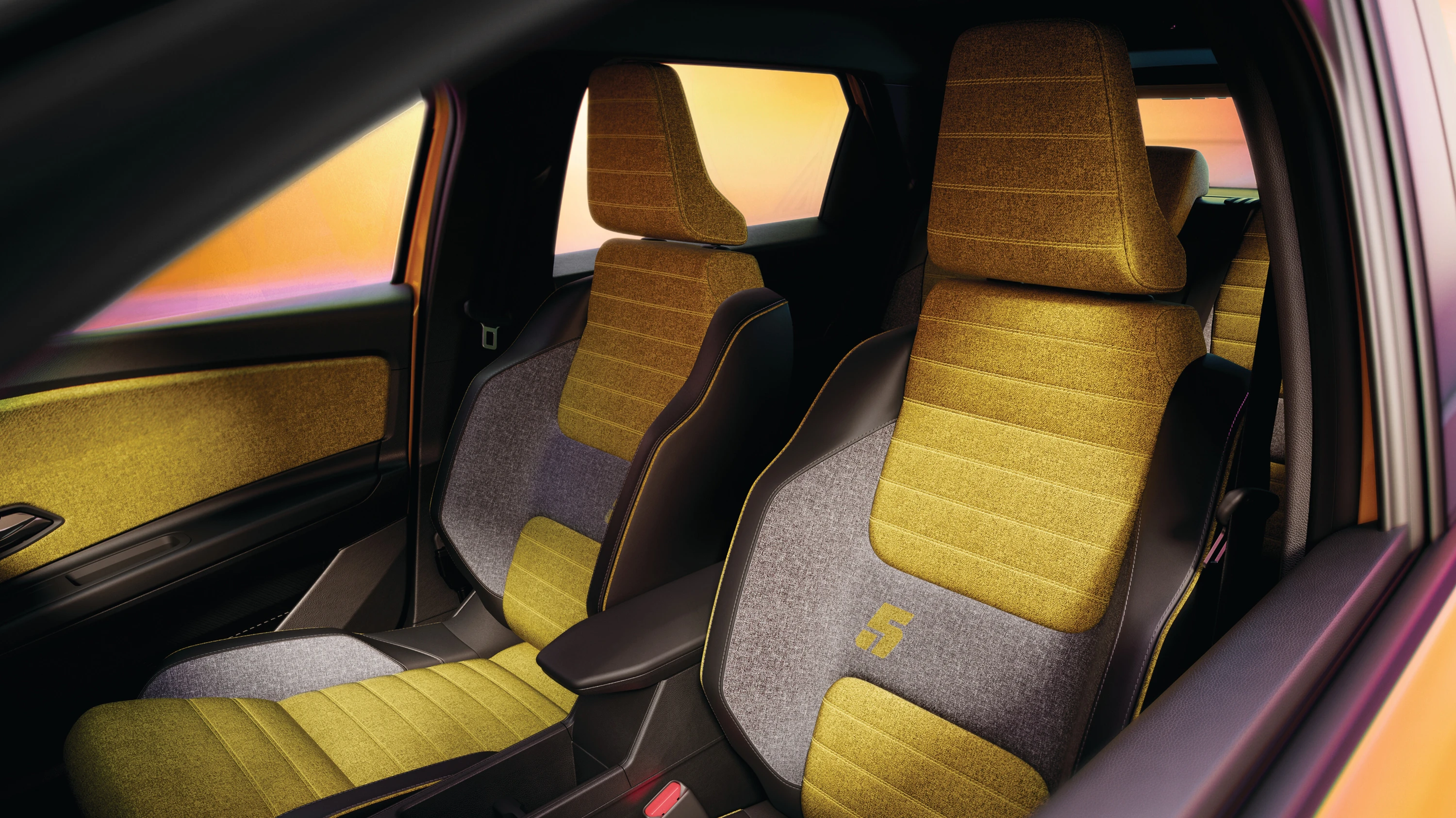 Renault 5 E-Tech 52kWh 150hp frontseats view