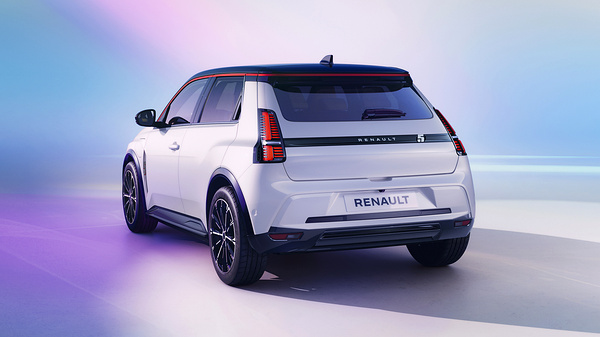 Renault 5 E-Tech 52kWh 150hp exterior view