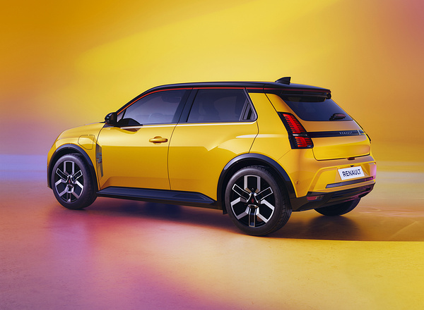 Renault 5 E-Tech 52kWh 150hp exterior view