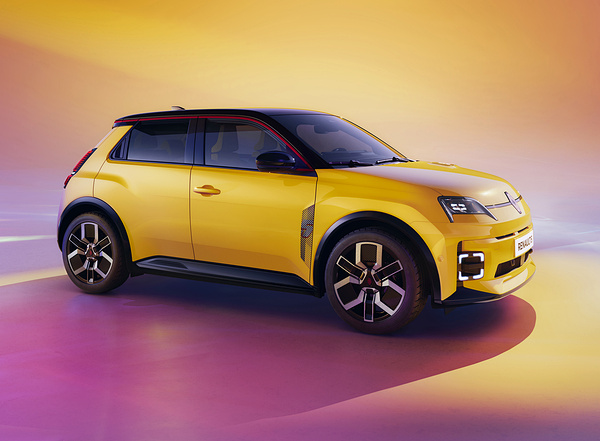 Renault 5 E-Tech 52kWh 150hp exterior view