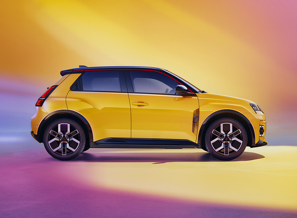 Renault 5 E-Tech 52kWh 150hp exterior view