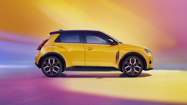 Renault 5 E-Tech 52kWh 150hp exterior view