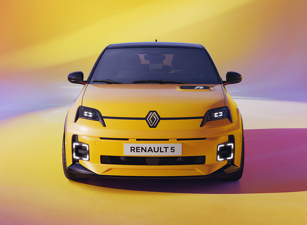 Renault 5 E-Tech 52kWh 150hp exterior view