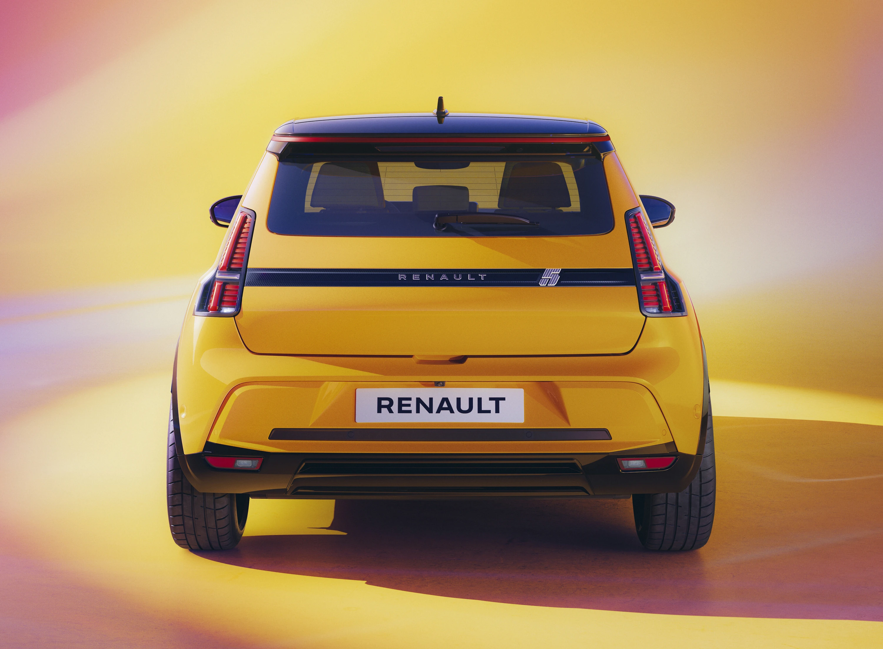 Renault 5 E-Tech 52kWh 150hp exterior view