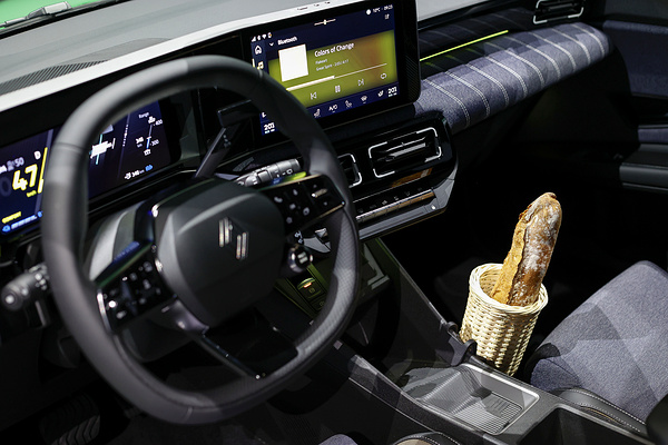 Renault 5 E-Tech 52kWh 150hp interior view