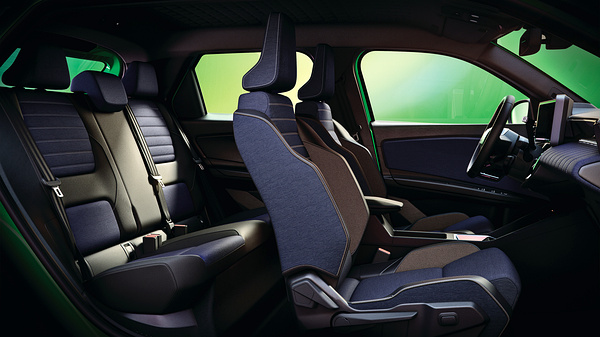 Renault 5 E-Tech 52kWh 150hp seats view