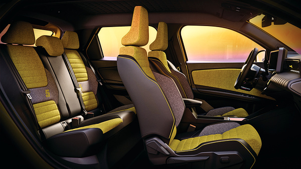 Renault 5 E-Tech 52kWh 150hp seats view