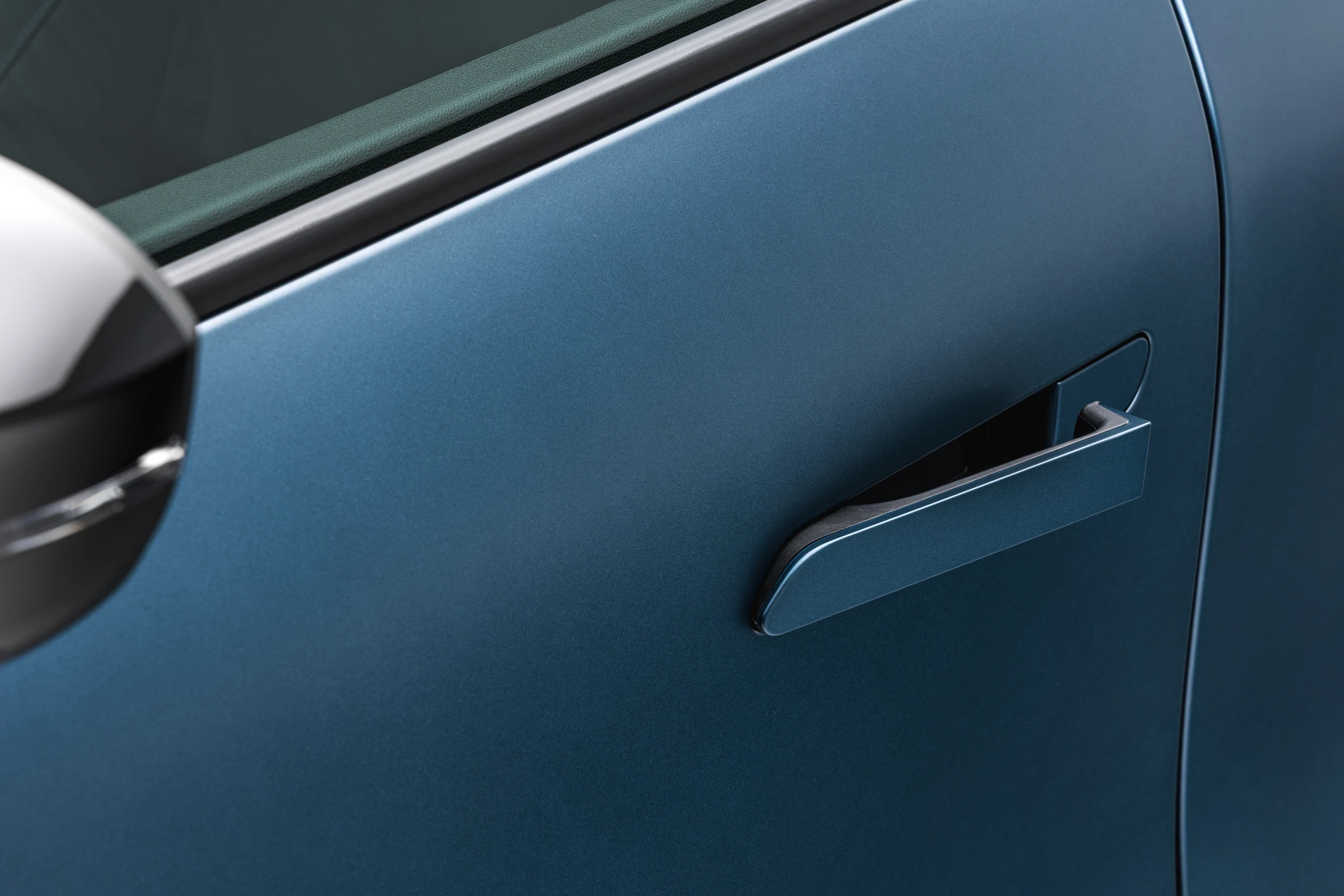 Renault Megane E-Tech 67 kWh doorhandle view