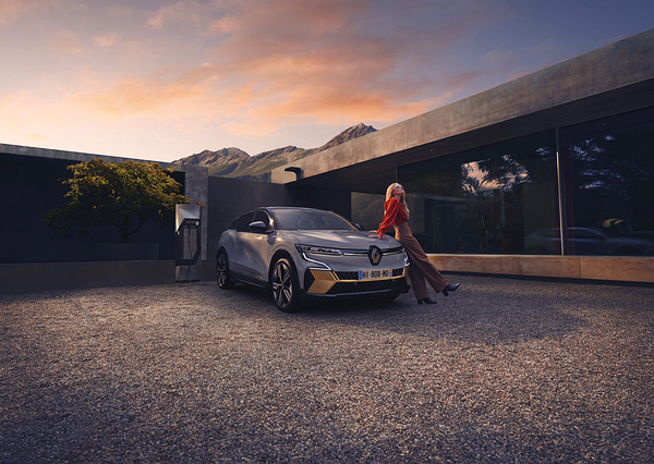 Renault Megane E-Tech Techno charging view