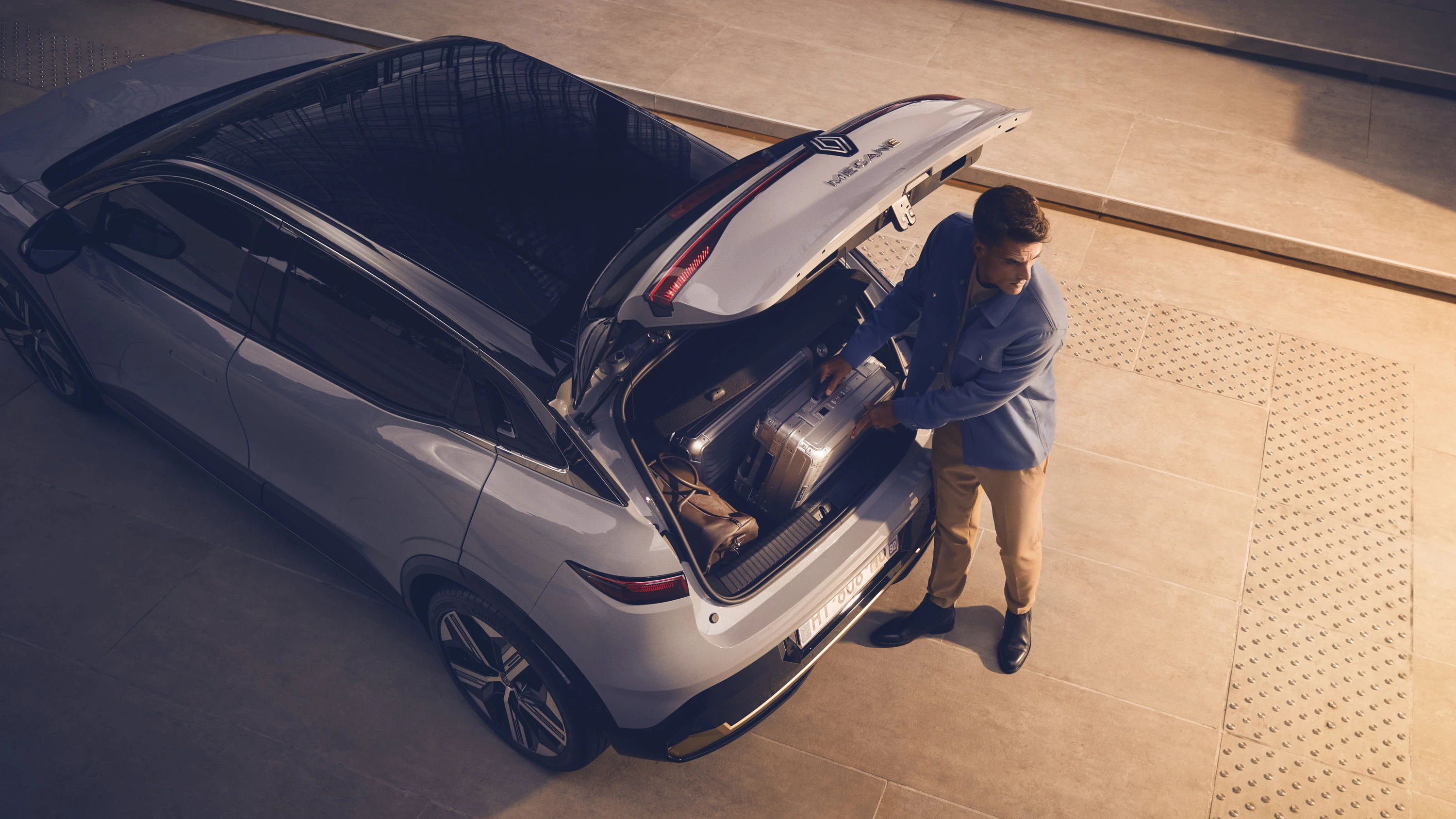 Renault Megane E-Tech Techno trunk view