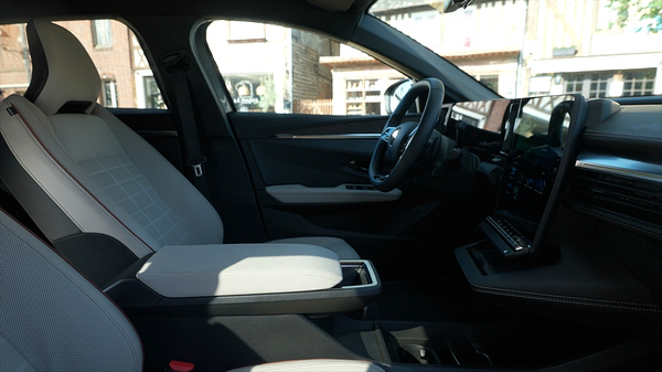 Renault Megane E-Tech Techno frontseats view