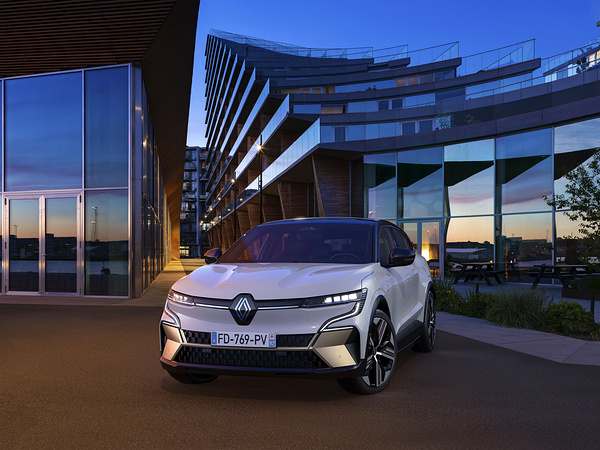Renault Megane E-Tech Techno headlights view