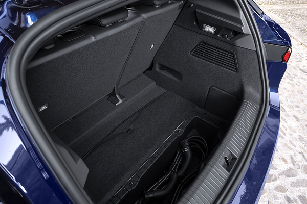 Renault Megane E-Tech Techno trunk view