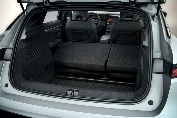 Renault Megane E-Tech Techno trunk view