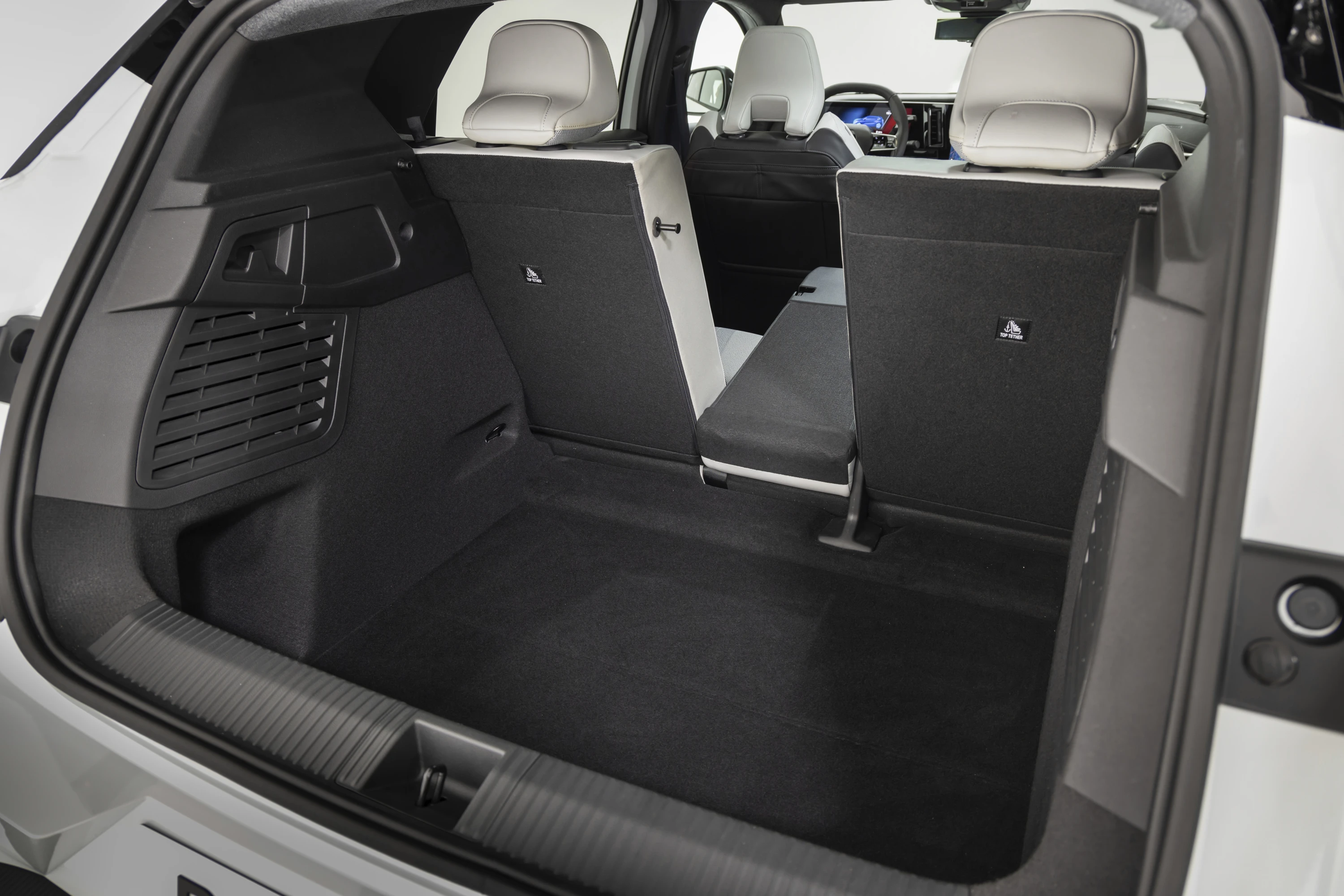 Renault Scenic E-Tech electric trunk view