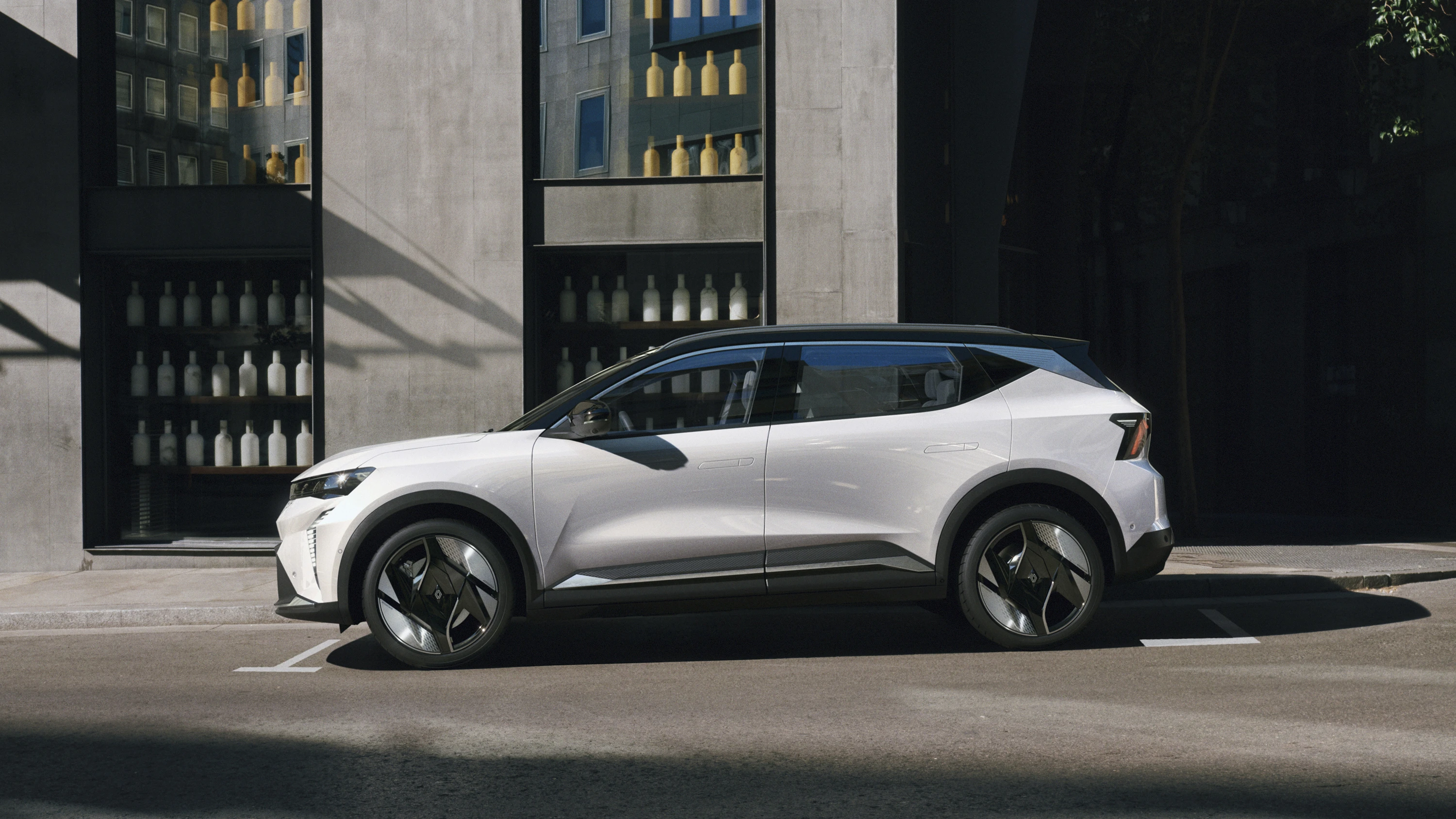 Renault Scenic E-Tech electric High Range exterior view