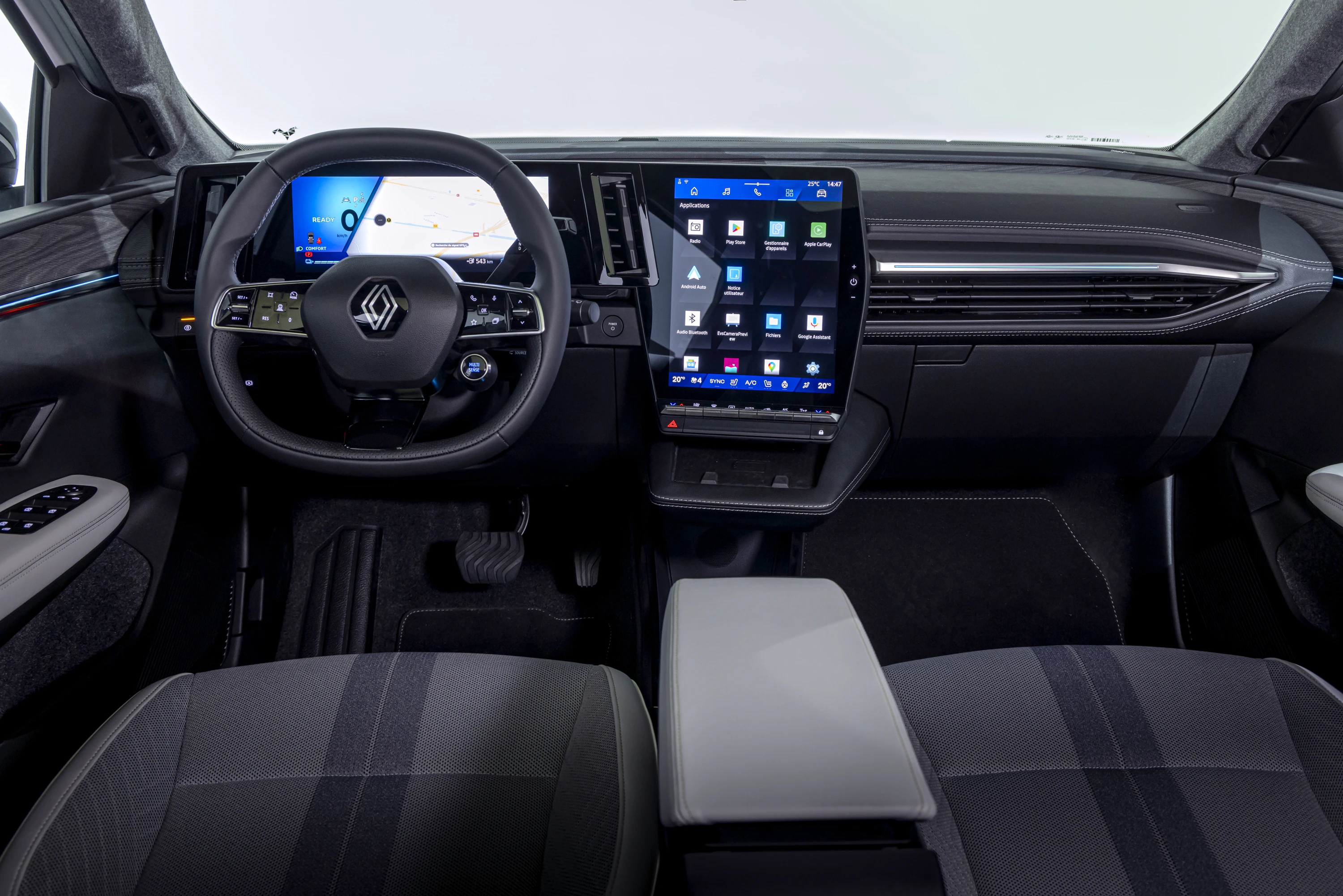 Renault Scenic E-Tech electric High Range screens view