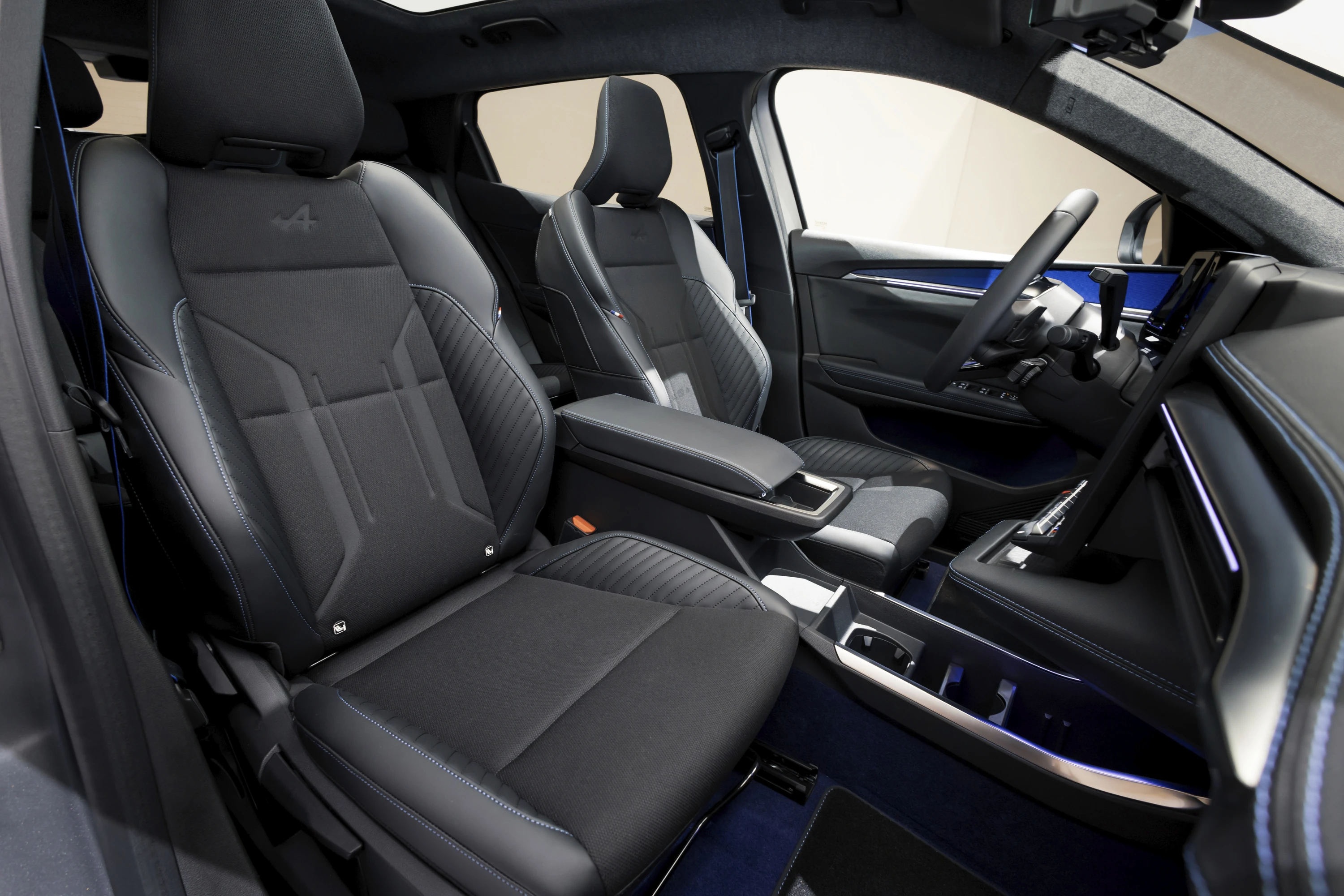 Renault Scenic E-Tech electric High Range frontseats view