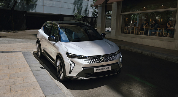 Renault Scenic E-Tech electric High Range exterior view