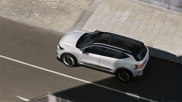 Renault Scenic E-Tech electric High Range exterior view