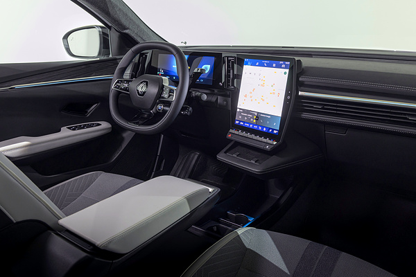 Renault Scenic E-Tech electric High Range screens view