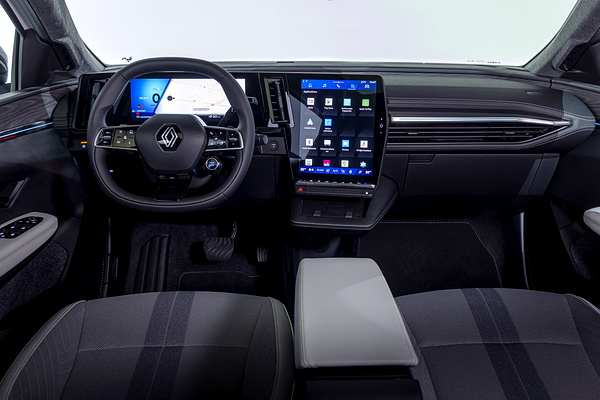 Renault Scenic E-Tech electric High Range screens view