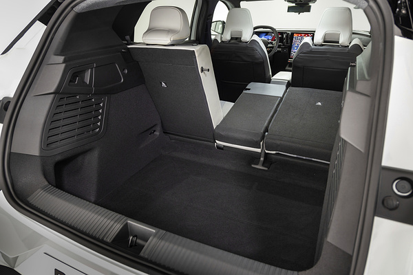 Renault Scenic E-Tech electric High Range trunk view