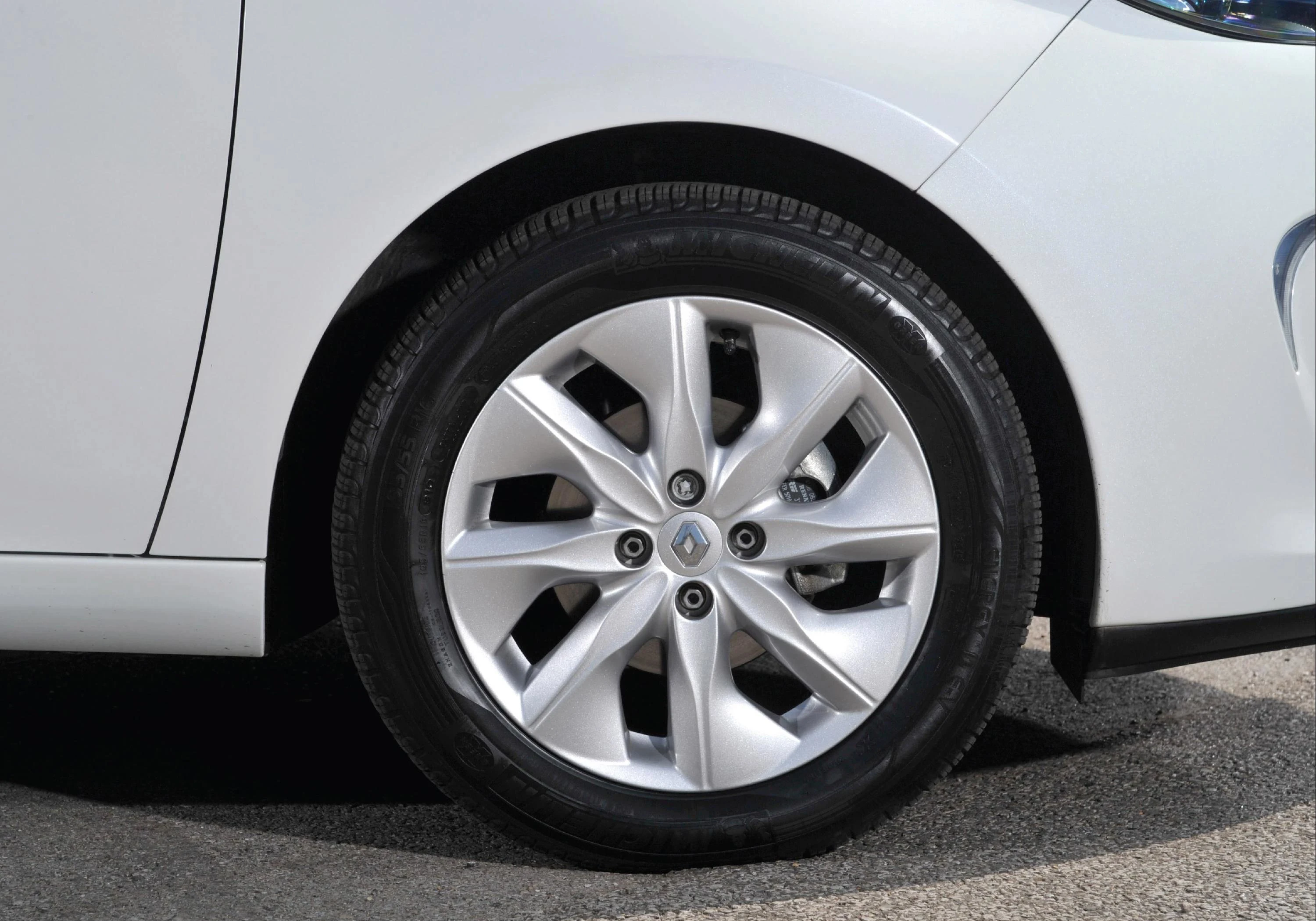 Renault ZOE Q90 wheels view