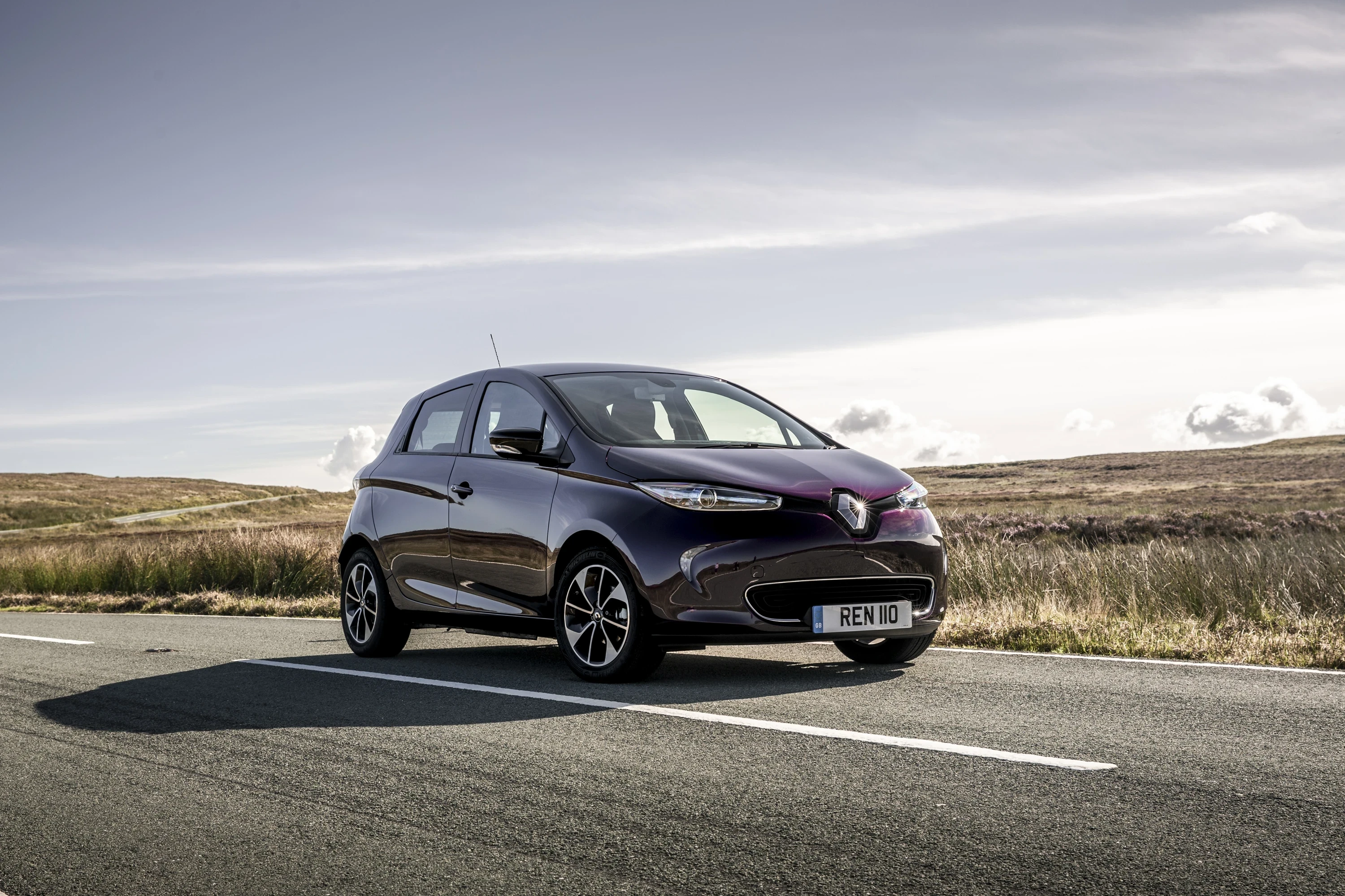 Renault ZOE R110 ZE50 exterior view