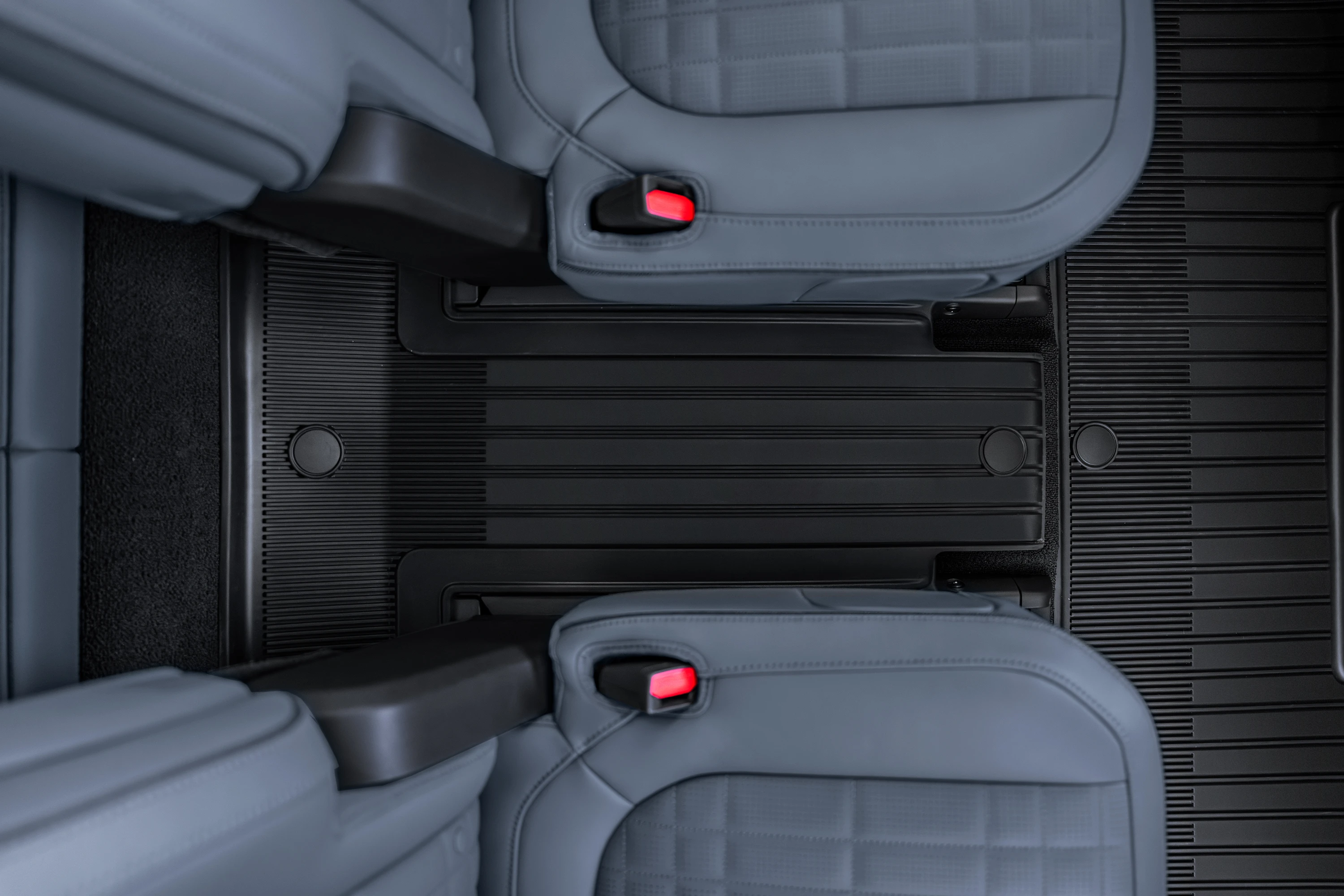 Rivian R1S Dual-Motor AWD LP secondrowseats view