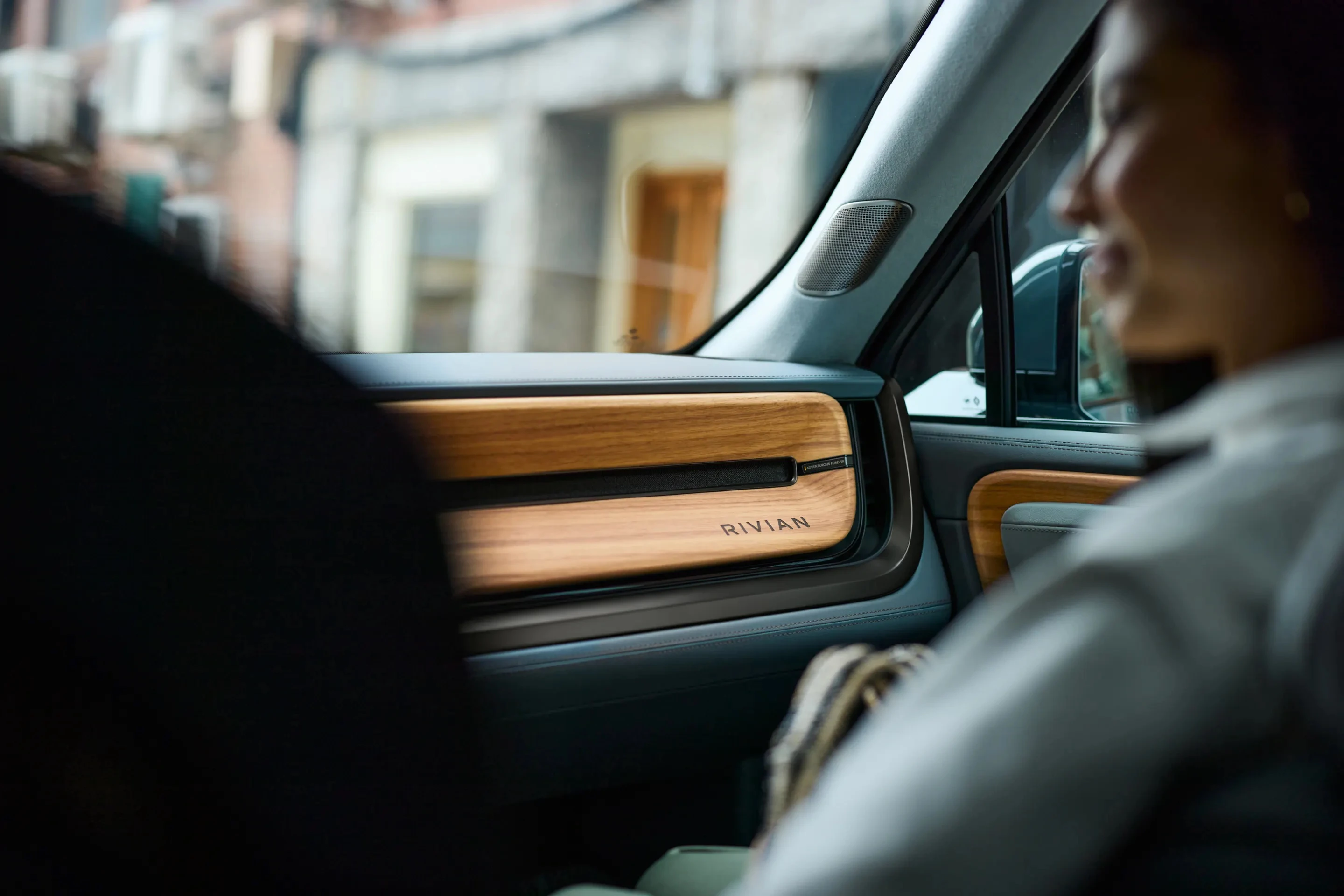 Rivian R1S Dual-Motor AWD MP interior view