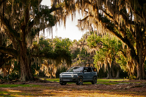 Rivian R1S Dual-Motor AWD SP electric vehicle