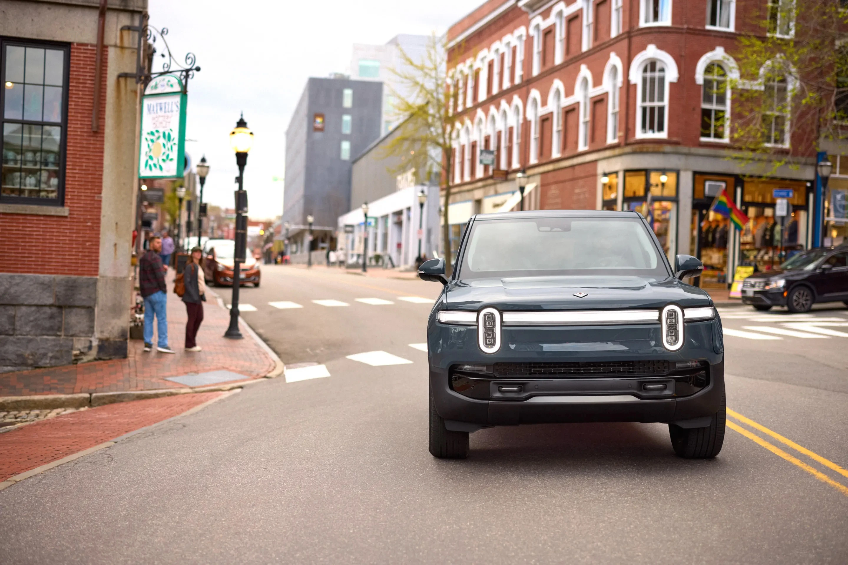 Rivian R1S Performance Dual-Motor AWD MP exterior view