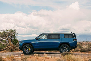 Rivian R1S Performance Dual-Motor AWD MP electric vehicle