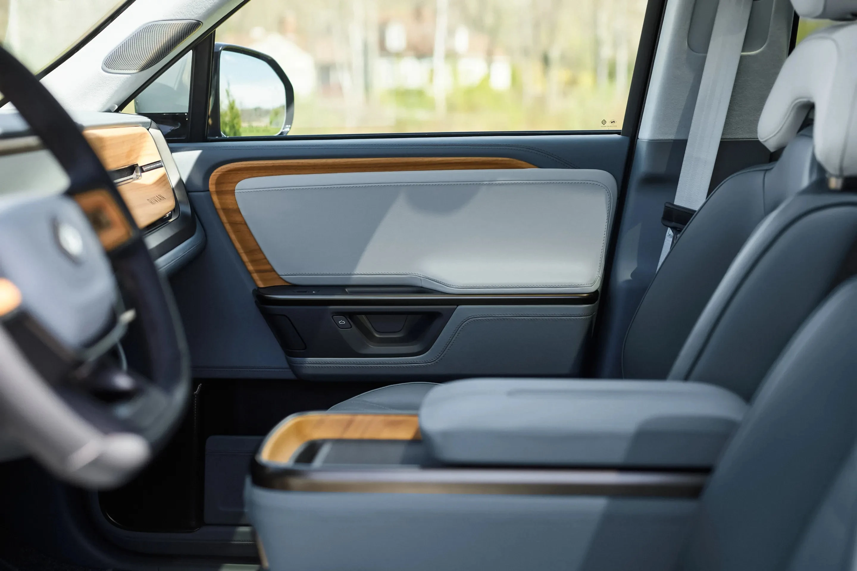 Rivian R1S Quad-Motor AWD MP interior view