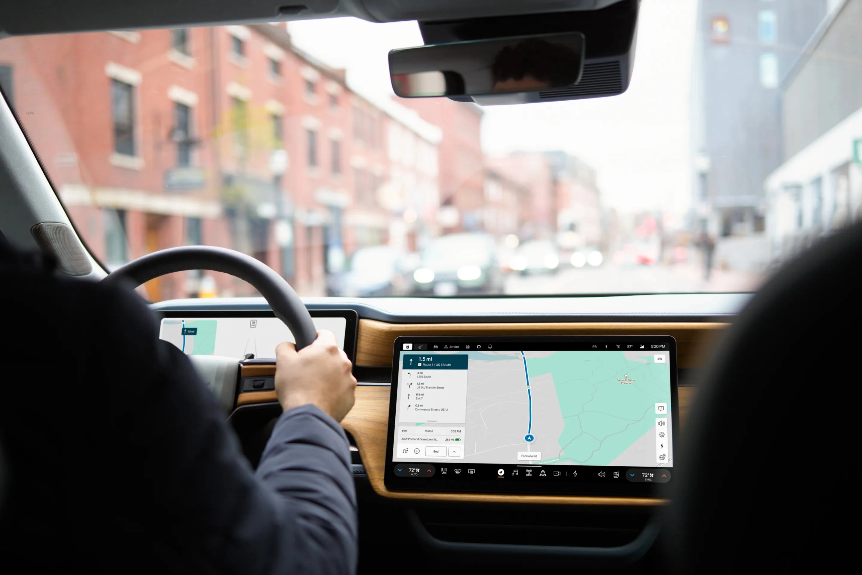 Rivian R1S Quad-Motor AWD MP screens view
