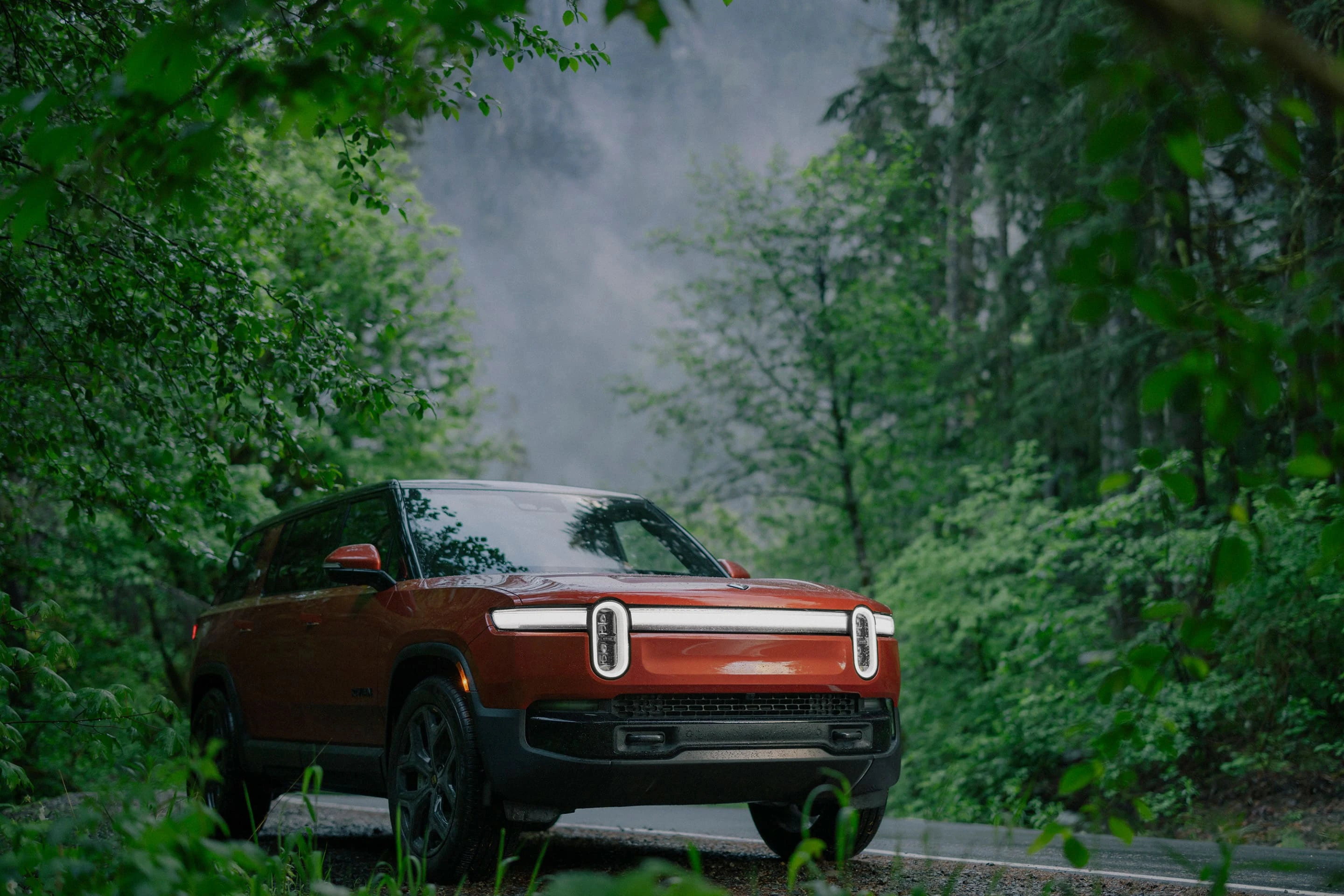 Rivian R1S Quad-Motor AWD MP headlights view