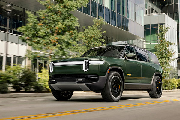 Rivian R1S Tri-motor AWD MP exterior view