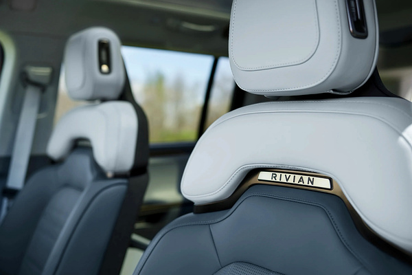 Rivian R1S Tri-motor AWD MP frontseats view