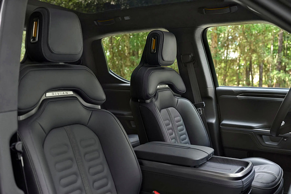 Rivian R1S Tri-motor AWD MP frontseats view