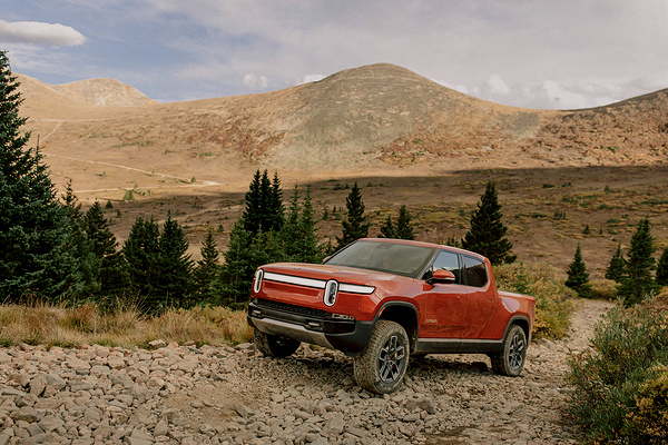 Rivian R1T Performance Dual-Motor AWD LP exterior view