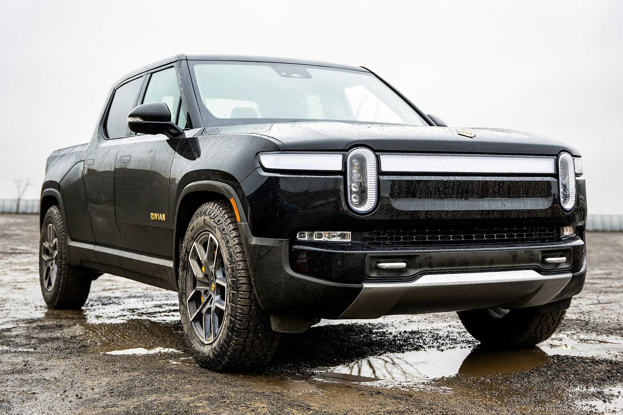 Rivian R1T Performance Dual-Motor AWD MP exterior view