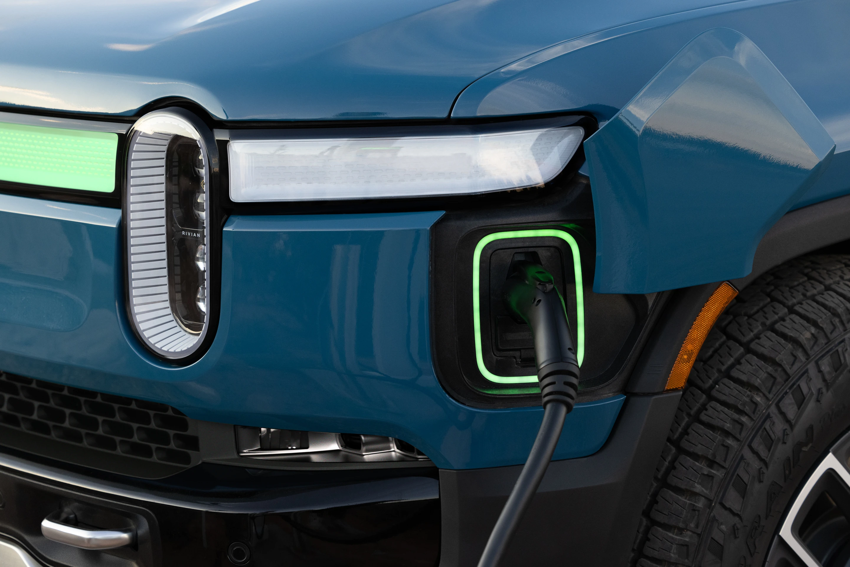 Rivian R1T Performance Dual-Motor AWD MP charging view