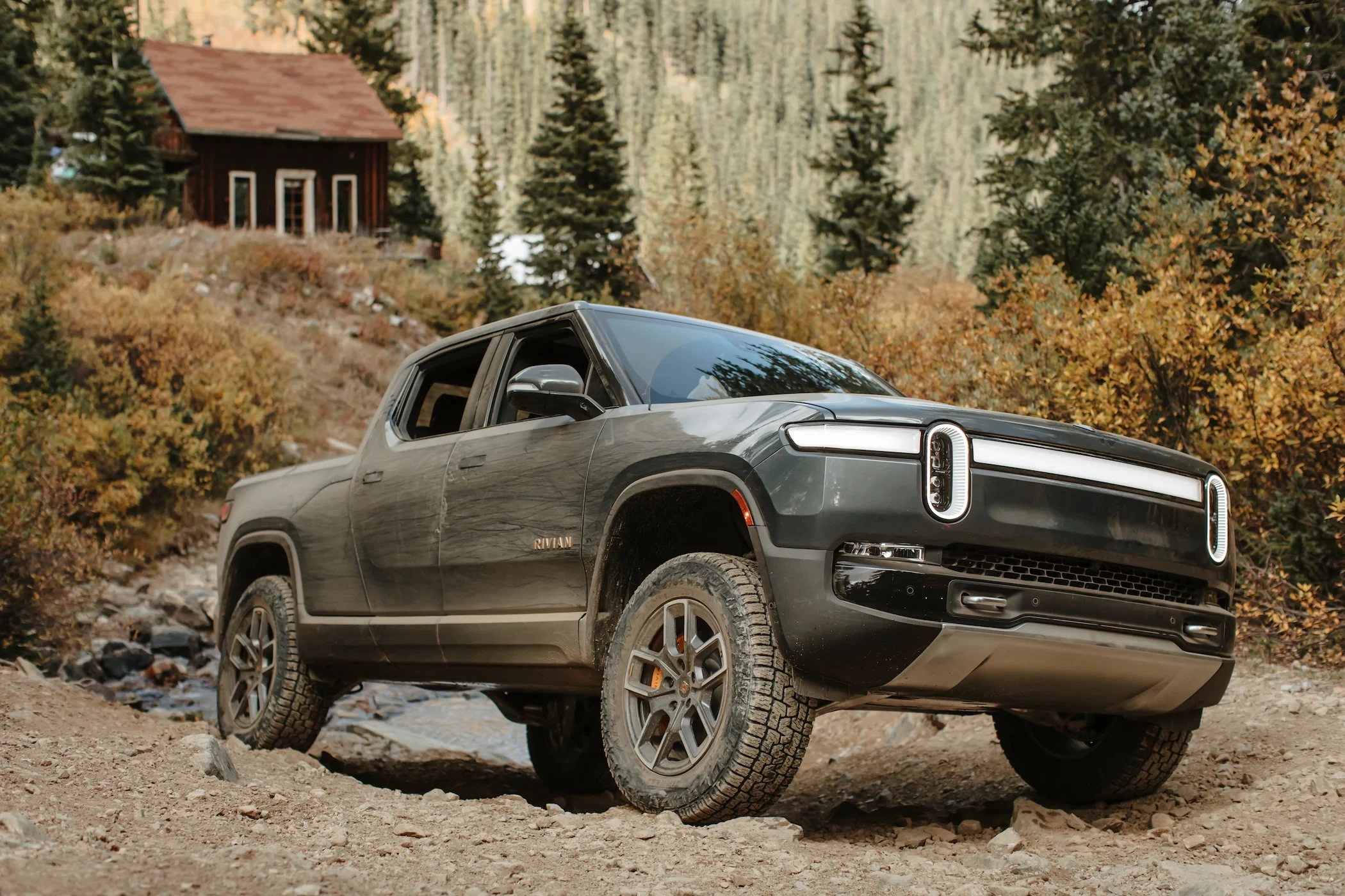 Rivian R1T Performance Dual-Motor AWD MP exterior view