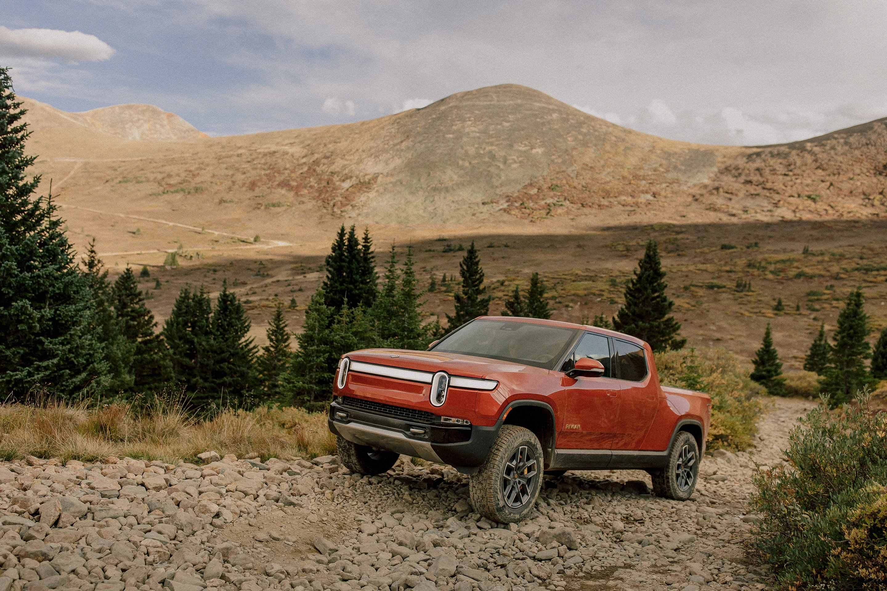 Rivian R1T Performance Dual-Motor AWD MP exterior view