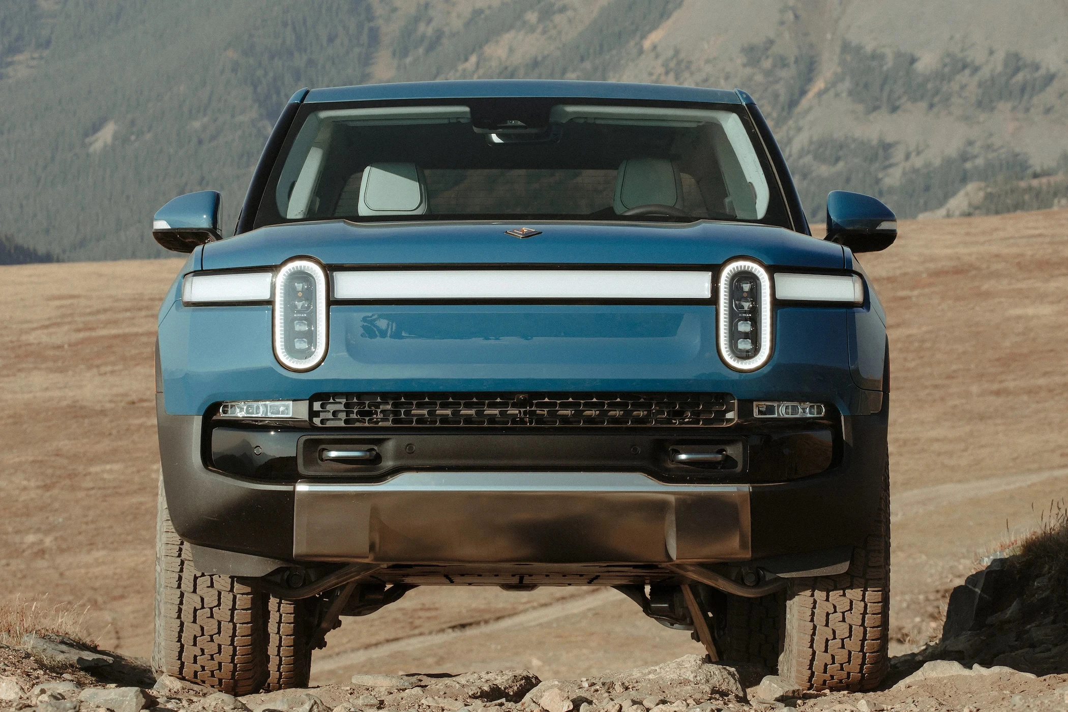 Rivian R1T Performance Dual-Motor AWD MP exterior view