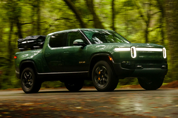Rivian R1T Performance Dual-Motor AWD MP exterior view