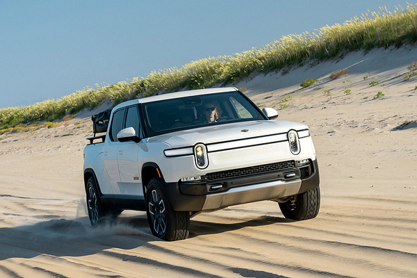 Rivian R1T Performance Dual-Motor AWD MP exterior view