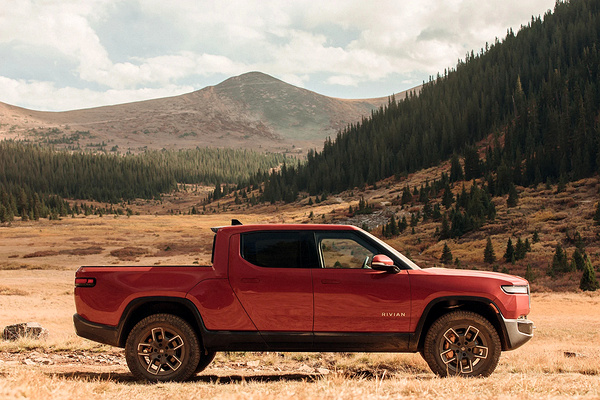 Rivian R1T Performance Dual-Motor AWD MP exterior view